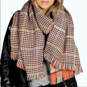 NWOT Boohoo Tartan Plaid Scarf